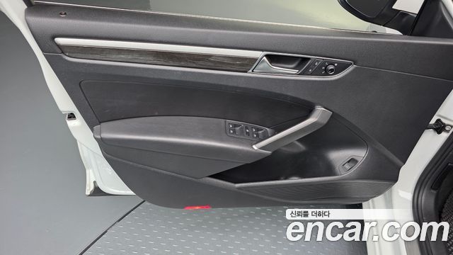 Volkswagen Passat 2018 — photo 14