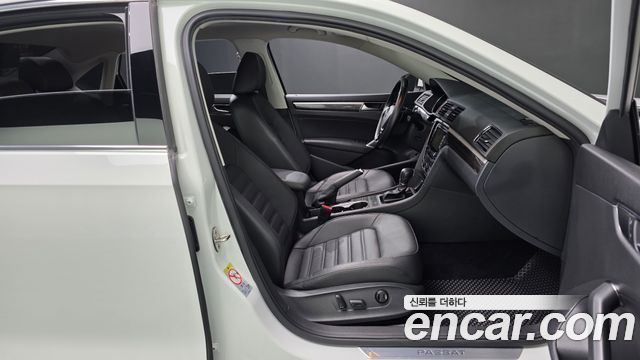 Volkswagen Passat 2018 — photo 16