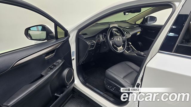 Lexus NX 2017 — photo 17