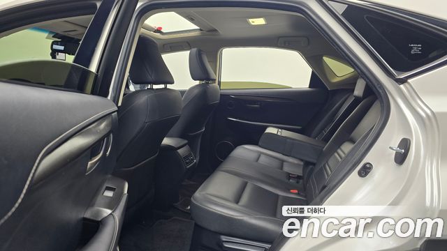 Lexus NX 2017 — photo 18