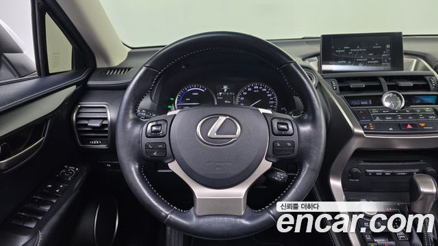 Lexus NX 2017 — photo 19