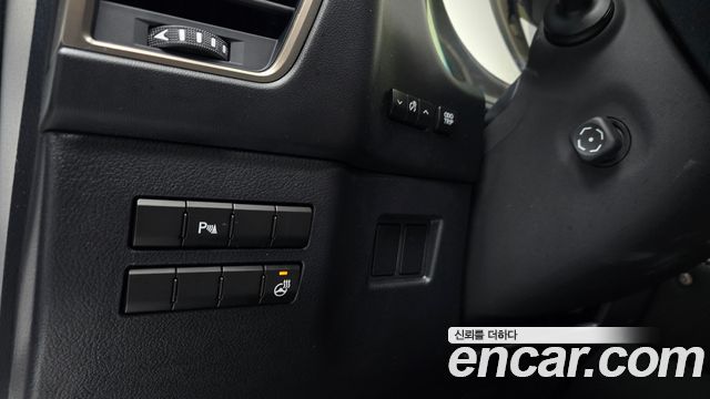 Lexus NX 2017 — photo 20