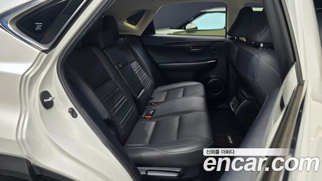 Lexus NX 2017 — photo 16