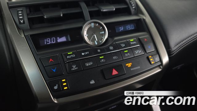 Lexus NX 2017 — photo 28