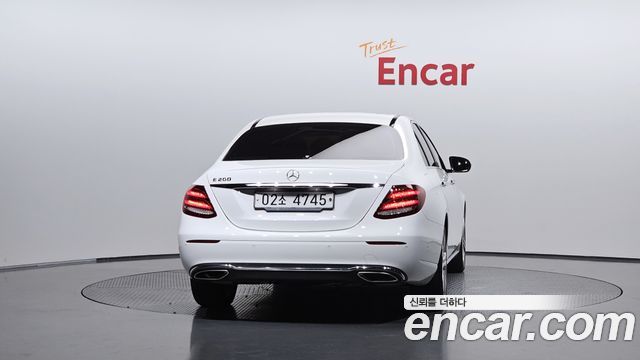 Mercedes-Benz E-Class 2018 — photo 4