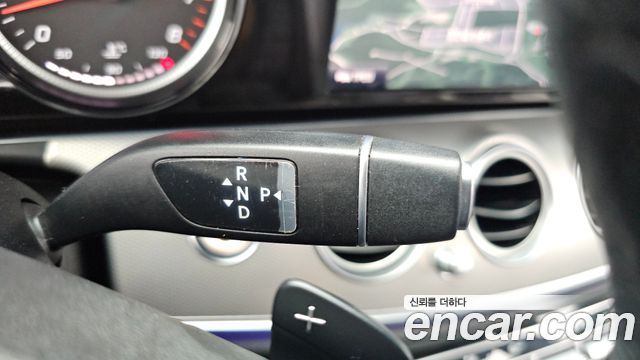 Mercedes-Benz E-Class 2018 — photo 12