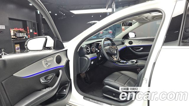 Mercedes-Benz E-Class 2018 — photo 13