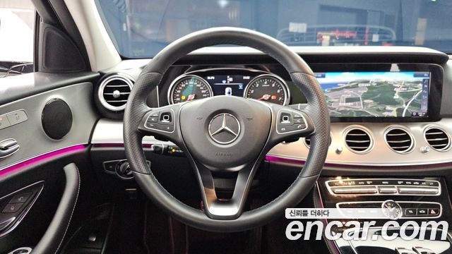 Mercedes-Benz E-Class 2018 — photo 19