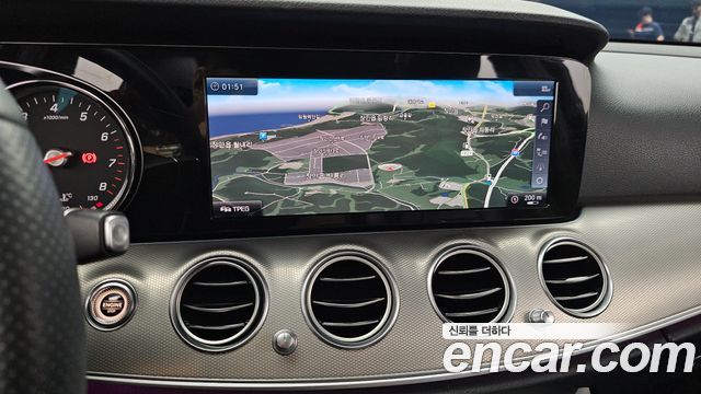 Mercedes-Benz E-Class 2018 — photo 22