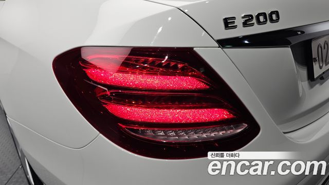 Mercedes-Benz E-Class 2018 — photo 9