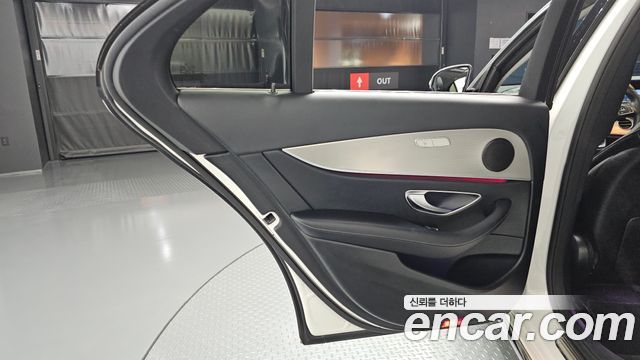 Mercedes-Benz E-Class 2018 — photo 15