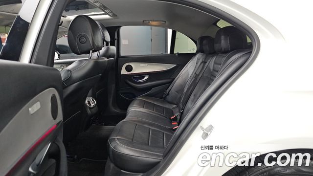Mercedes-Benz E-Class 2018 — photo 16