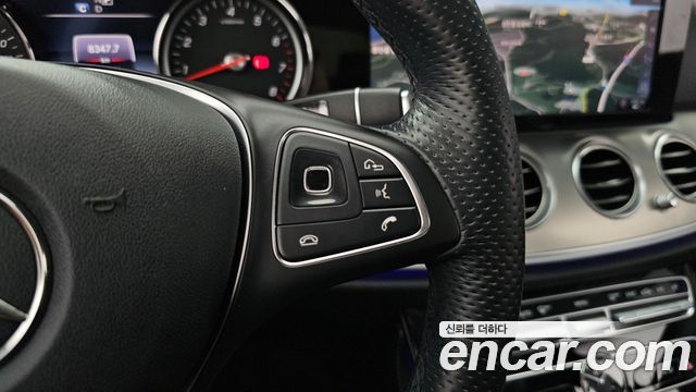 Mercedes-Benz E-Class 2018 — photo 30