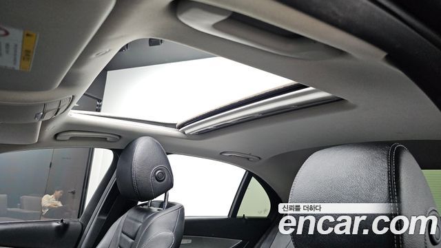Mercedes-Benz E-Class 2018 — photo 32