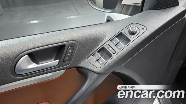 Volkswagen Tiguan 2013 — photo 17