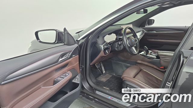 BMW Gran Turismo 2023 — photo 13
