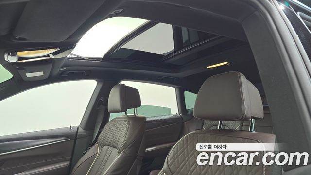 BMW Gran Turismo 2023 — photo 23