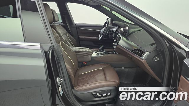 BMW Gran Turismo 2023 — photo 16