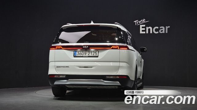 Kia Canival 2021 — photo 4