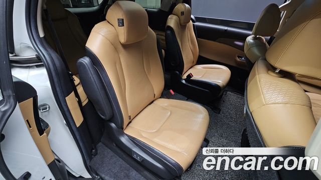 Kia Canival 2021 — photo 11