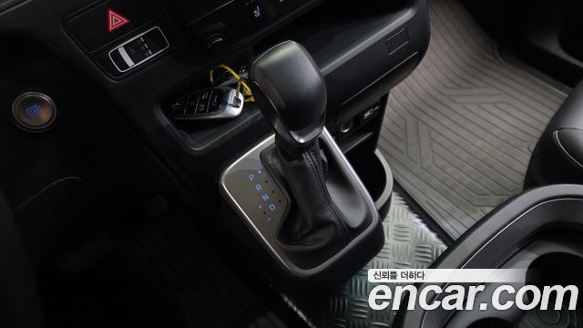 Hyundai Staria 2022 — photo 9