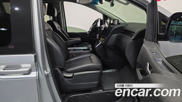 Hyundai Staria 2022 — photo 11
