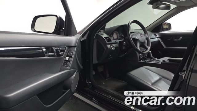 Mercedes-Benz C-Class 2009 — photo 10