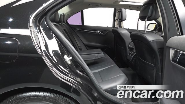 Mercedes-Benz C-Class 2009 — photo 11
