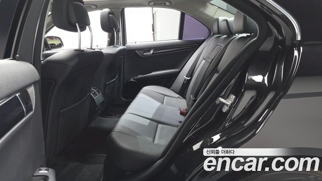 Mercedes-Benz C-Class 2009 — photo 12