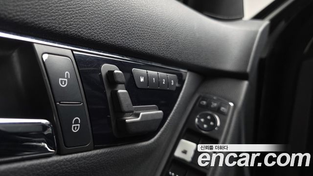 Mercedes-Benz C-Class 2009 — photo 18