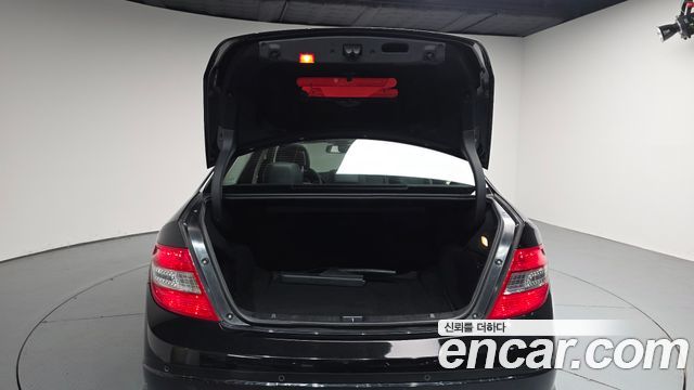 Mercedes-Benz C-Class 2009 — photo 20