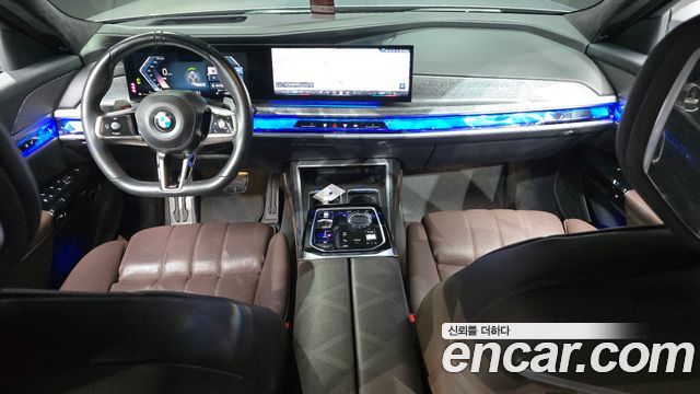 BMW 7-Series 2023 — photo 10
