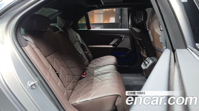 BMW 7-Series 2023 — photo 17