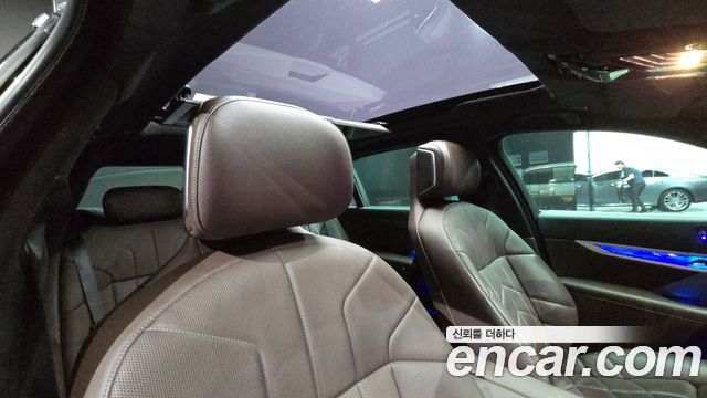 BMW 7-Series 2023 — photo 25