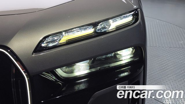 BMW 7-Series 2023 — photo 8