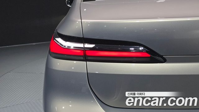 BMW 7-Series 2023 — photo 9