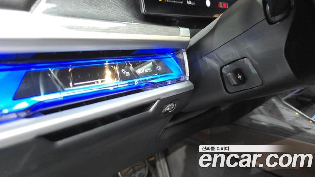 BMW 7-Series 2023 — photo 31