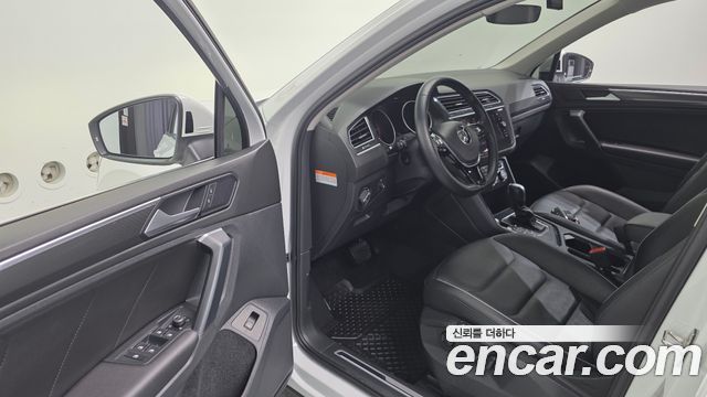 Volkswagen Tiguan 2020 — photo 19