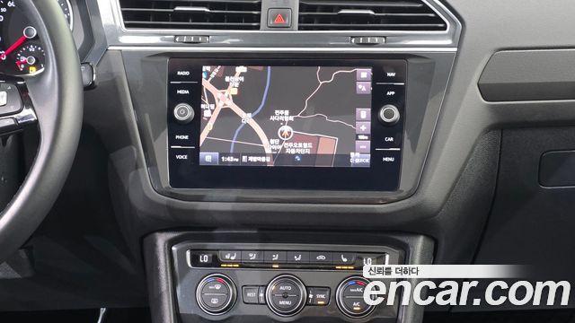 Volkswagen Tiguan 2020 — photo 24