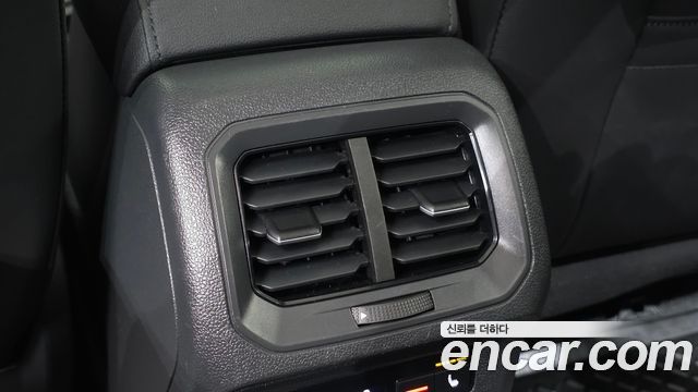Volkswagen Tiguan 2020 — photo 29