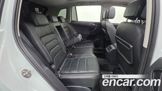 Volkswagen Tiguan 2020 — photo 30