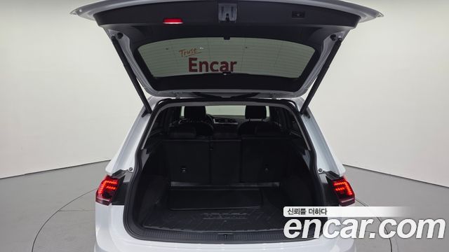 Volkswagen Tiguan 2020 — photo 31