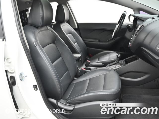 Kia K3 2013 — photo 10