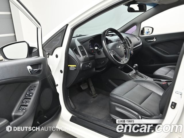 Kia K3 2013 — photo 11