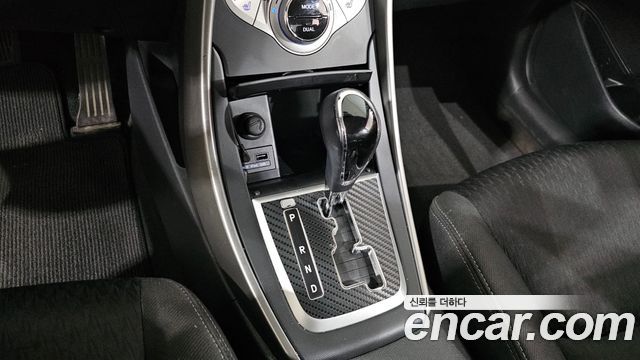 Hyundai AVANTE 2012 — photo 9
