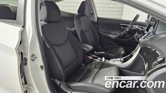Hyundai AVANTE 2012 — photo 11
