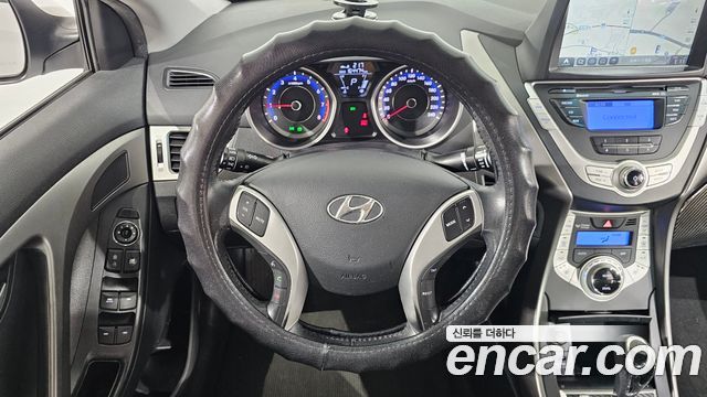 Hyundai AVANTE 2012 — photo 13