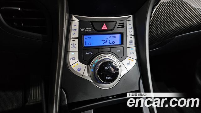 Hyundai AVANTE 2012 — photo 18