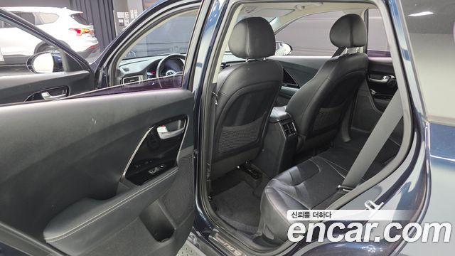 Kia Niro 2017 — photo 11