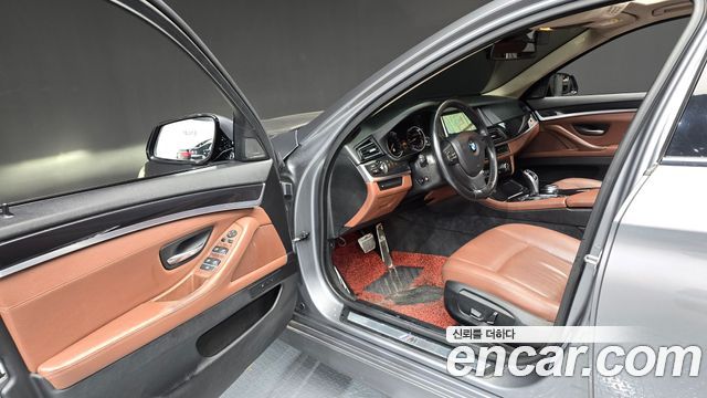 BMW 5-Series 2015 — photo 10